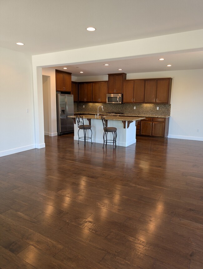 Building Photo - 655 San Marino Ct