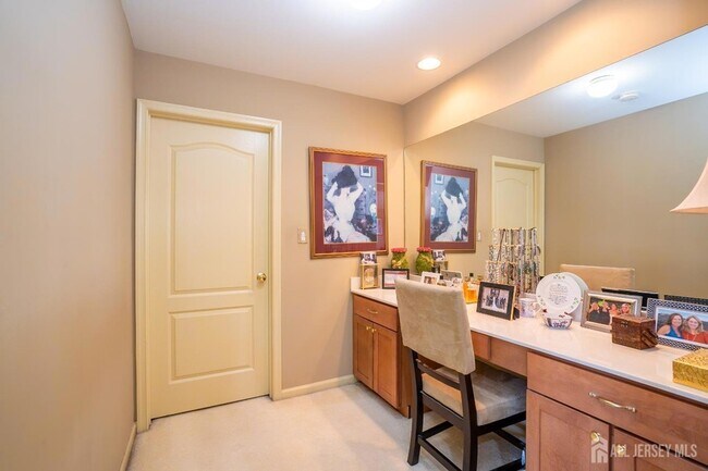 Building Photo - 19 Meadowlark Dr