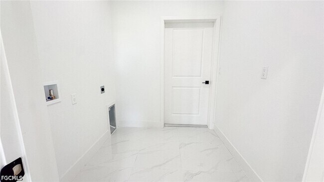 Building Photo - 723 Bering Ave S