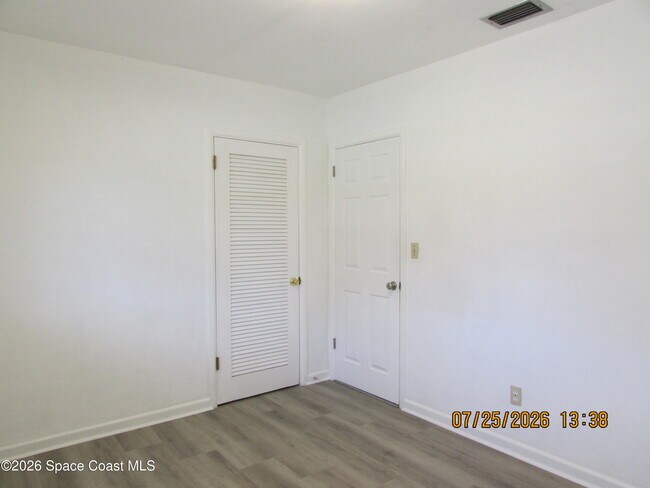 Building Photo - 211 W Laila Dr