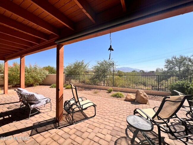 Building Photo - 7600 N Sonoma Way