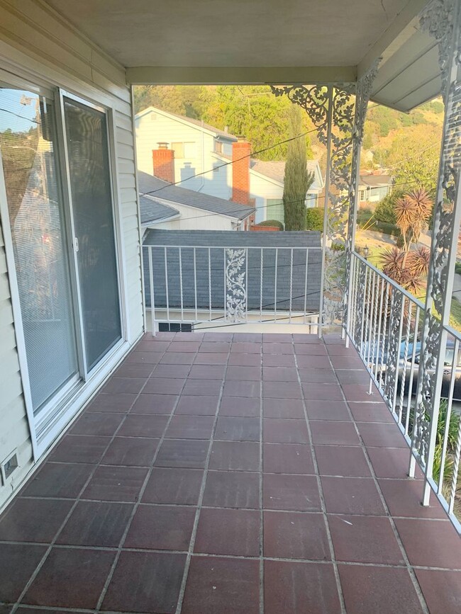 Building Photo - Coming soon! Spacious 4br / 2ba with bonus...