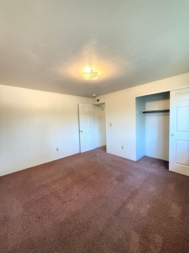 Building Photo - 330 Independence Cir