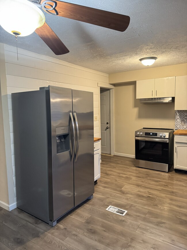 Building Photo - 500 Sunset Blvd