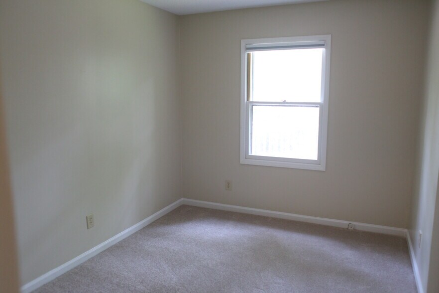 Bedroom 2 - 4004 Inwood Dr