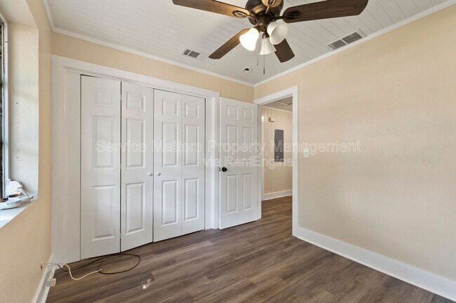 Building Photo - 1922 W Gregory St