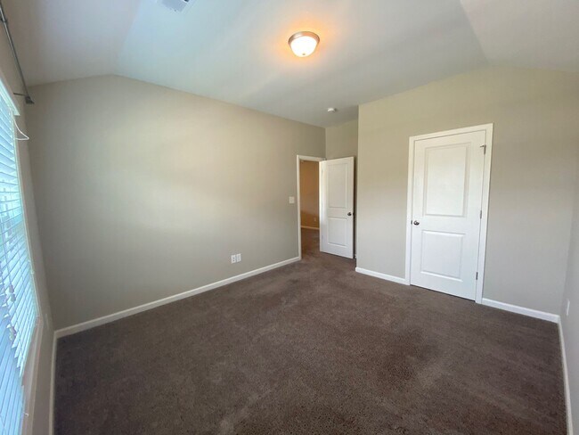 Building Photo - 216 Wild Azalea Dr