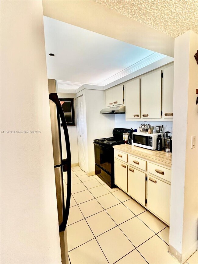 Building Photo - 7601 E Treasure Dr