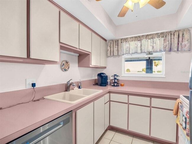 Building Photo - 656 Windrush Bay Dr