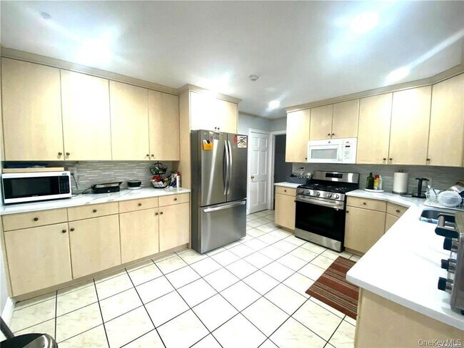 Building Photo - 60 Grist Mill Ln
