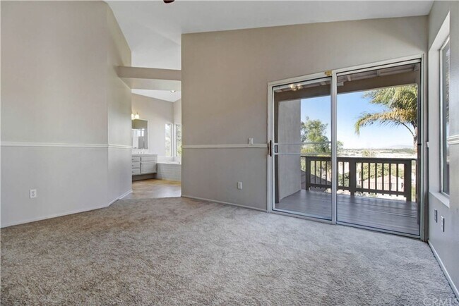 Building Photo - View Home 3 Bedrooms Plus