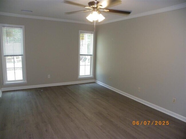 Building Photo - 929 N Willowick Dr