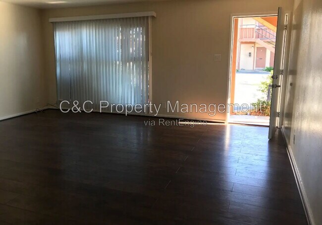 Building Photo - 926 Lupin Dr