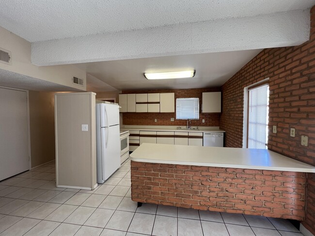 Building Photo - 1880 Caballero Way