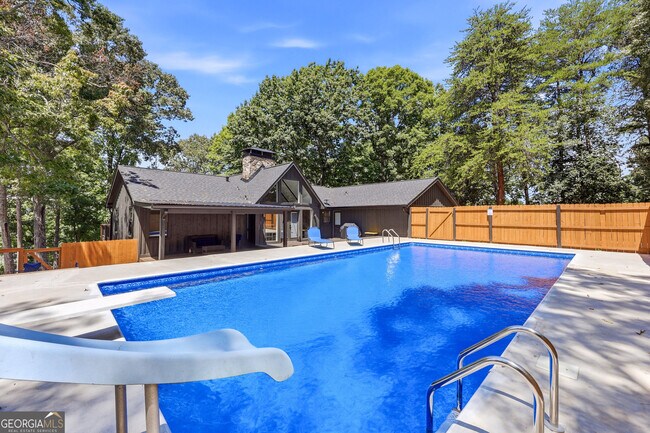 Building Photo - 4225 Twin Rivers Dr