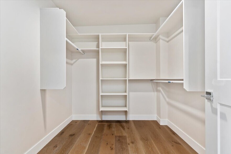 Building Photo - 810 E 800 S