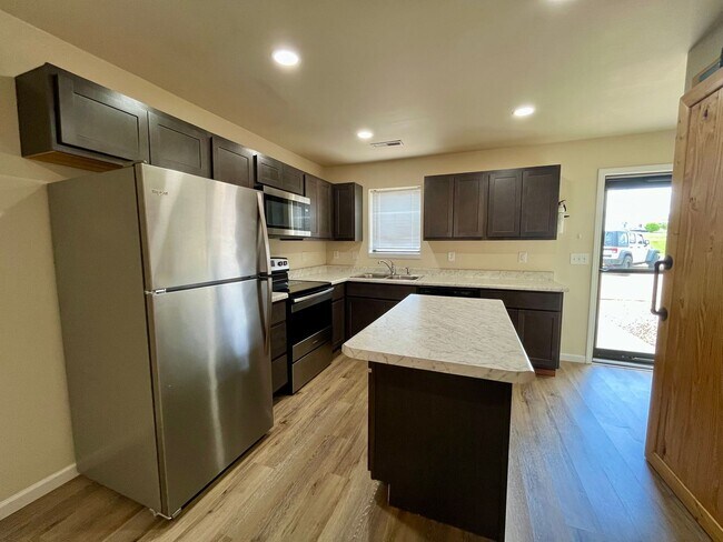 Building Photo - 2 Bedroom | 2 Bathroom | Apartment