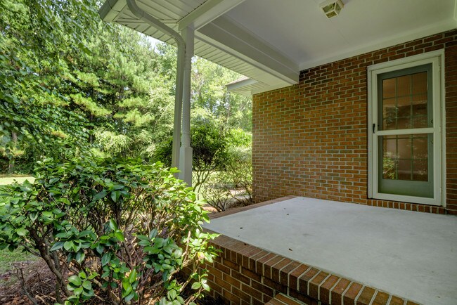 Building Photo - 203 Wagon Wheel Way