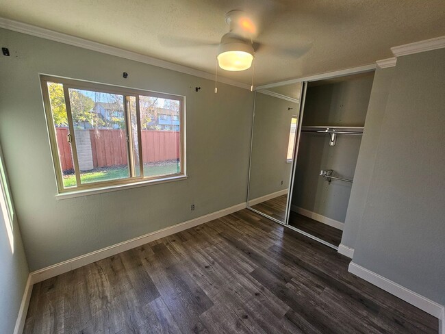 Building Photo - Beautifully Remodeled 3 Bedroom Home in Un...