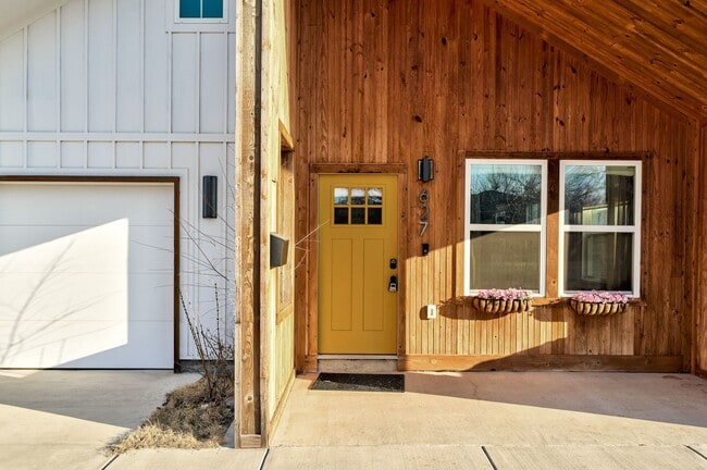 Building Photo - Unique home in OKC