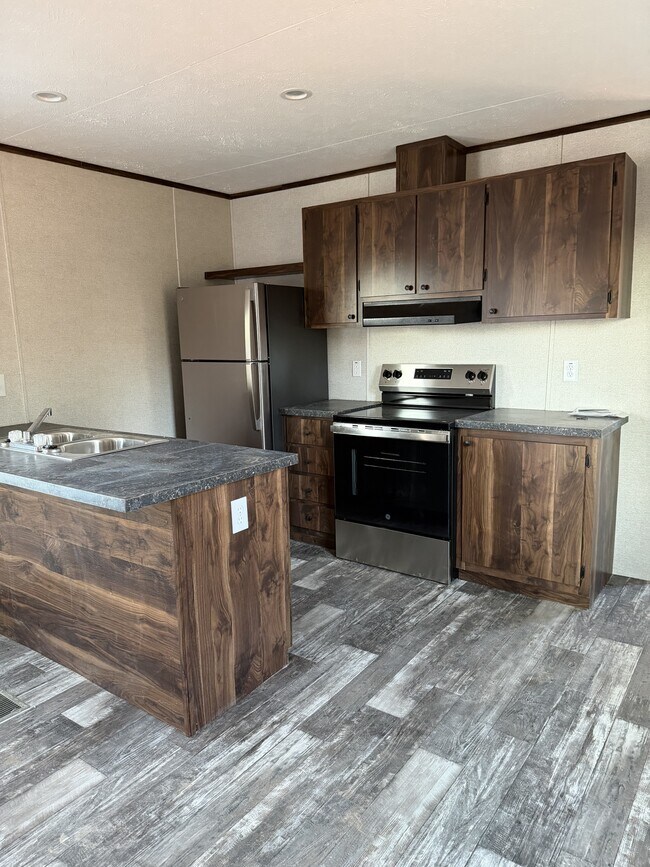 Building Photo - 501 Mercedes St