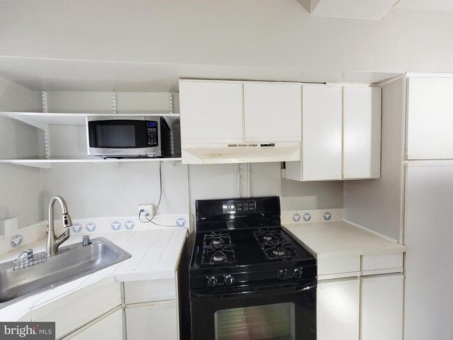 Building Photo - 3408 Gunston Rd