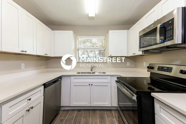 Building Photo - 3 Bedroom Pet-Friendly Home in DALLAS, TX with Main Street Renewal