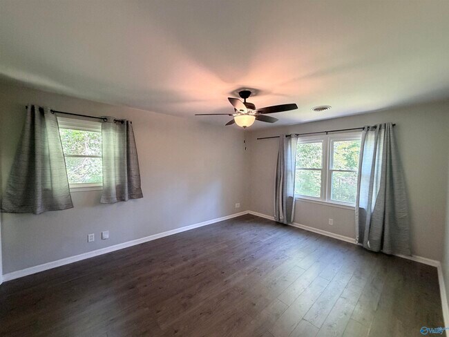 Building Photo - 11114 Hillwood Dr SE