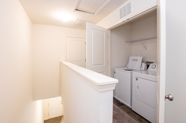 Building Photo - BEAUTIFUL 3 Bedroom Townhome Bonterra Village AVAILABLE MARCH 2026