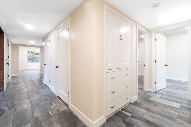 Building Photo - Thoughtfully Updated 2 bedroom Home in Pacific Grove