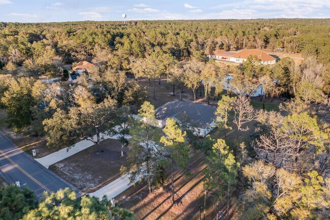 Building Photo - 1148 Sioux Cir