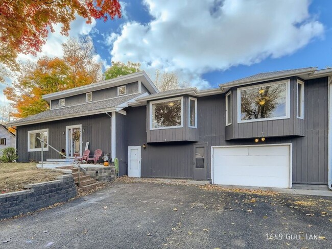 Building Photo - 4 Bedroom Home - Slip on Lake Minnetonka A...