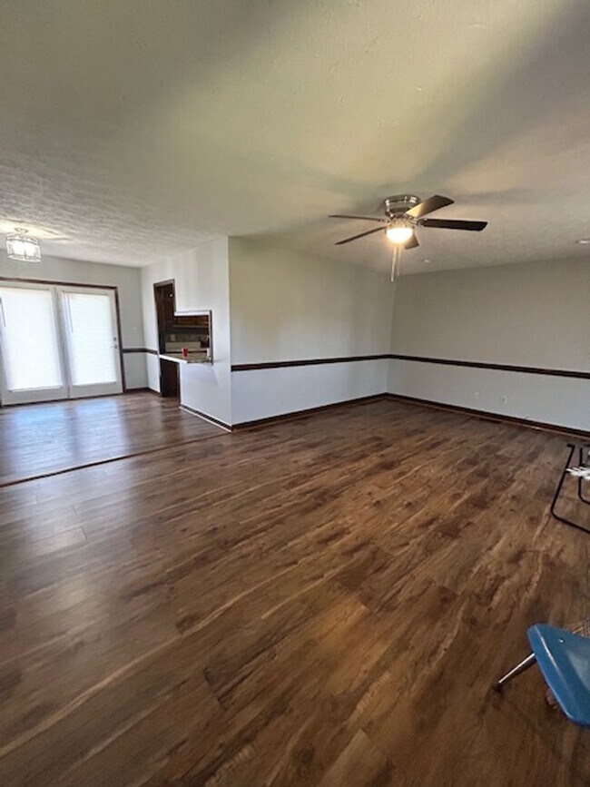 Building Photo - 3 Bedroom, 2 Bath Home