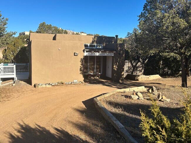 Building Photo - 942 Paseo del Sur