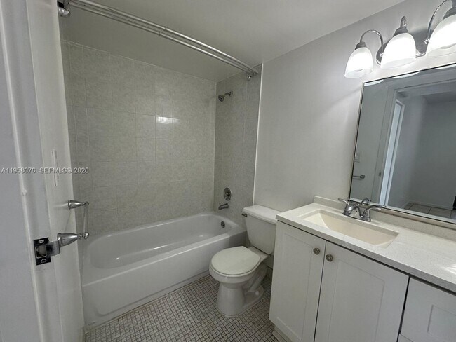 Building Photo - 16919 N Bay Rd