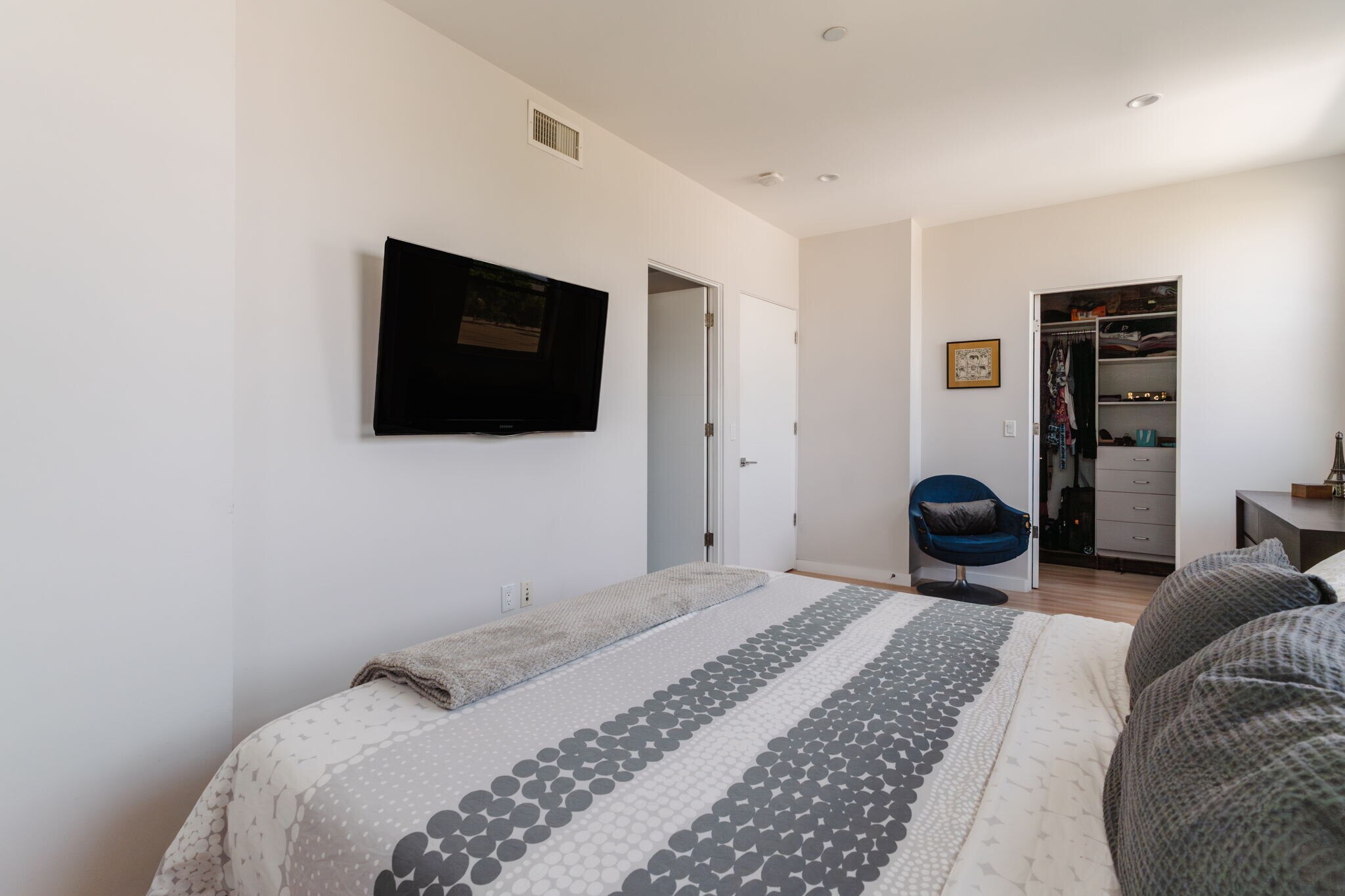 Building Photo - 6072 Pickford St