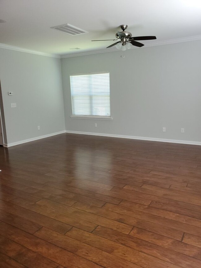 Building Photo - Beautiful 3 Bedroom 2.5 Bath Home Brooklan...
