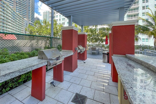 Building Photo - 1155 Brickell Bay Dr