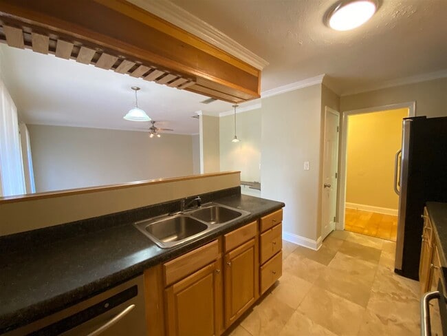 Building Photo - 311 Westwood Dr