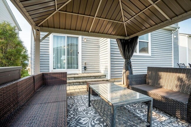 Building Photo - 123 Schellinger St