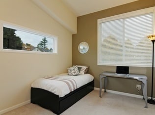 Building Photo - Lovely 2 Bedroom Townhouse in Magnolia.