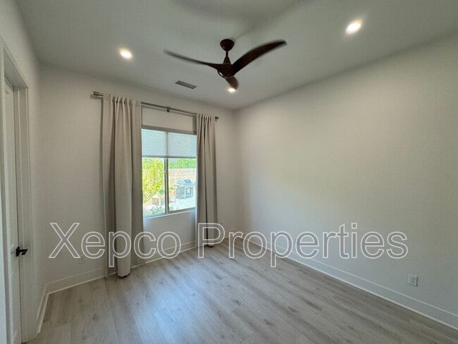 Building Photo - 74635 Tesla Dr