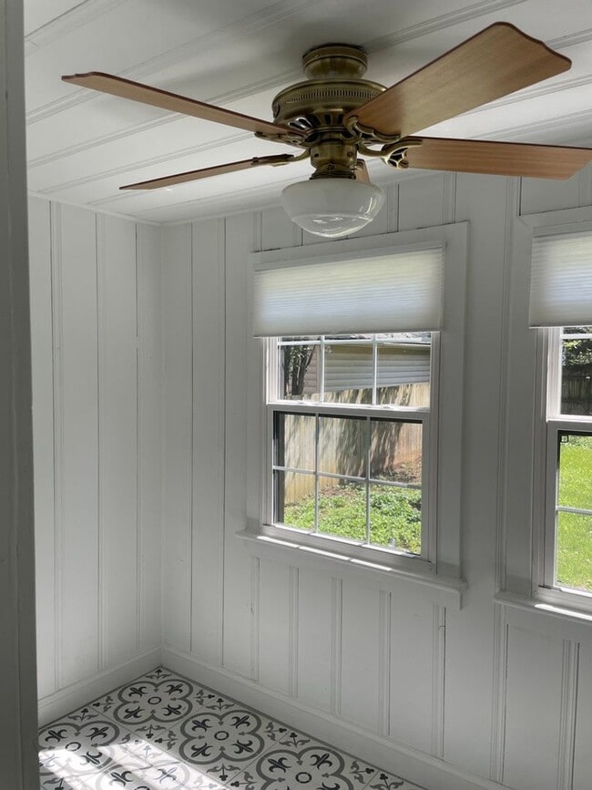 Building Photo - Updated Cute Cape - 3 bedroom, 2 bath -  4509 Fitzhugh Ave.