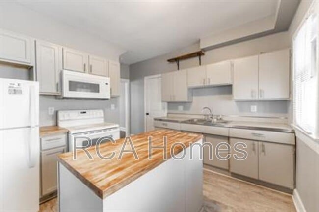 Building Photo - 2504 Boulevard Pl