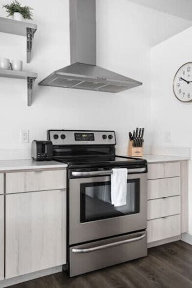 Building Photo - 747 N College Ave