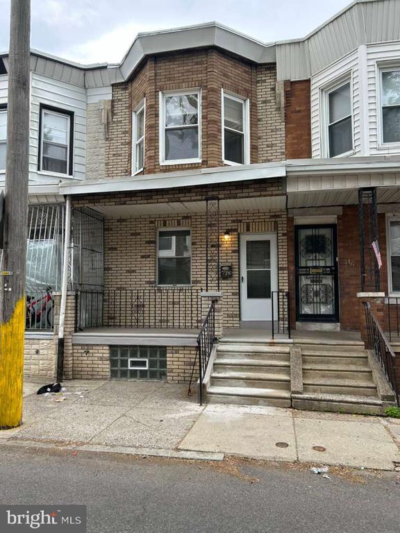 Building Photo - 718 E Thayer St