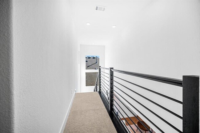 Building Photo - 303 Cartwheel Bend