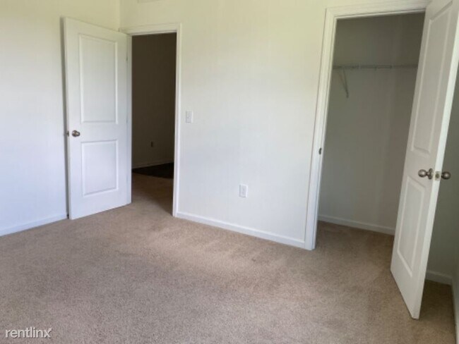 Building Photo - 4 br, 2 bath House - 15627 Merlin Ave