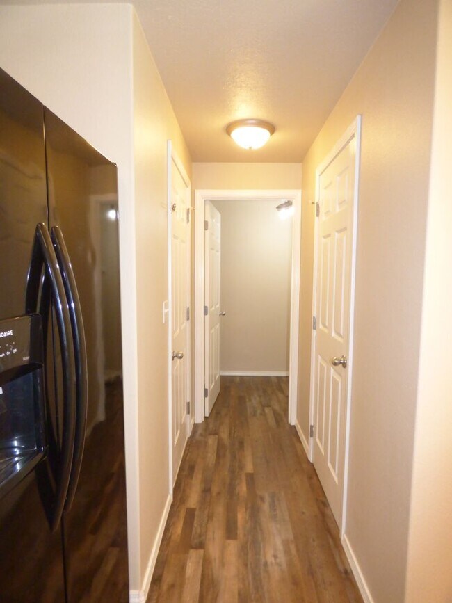 Building Photo - 3 bed 2.5 bath House in Stayton!! Close to...