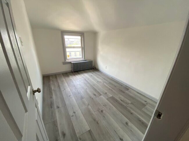 Building Photo - 124 Winfield Ave